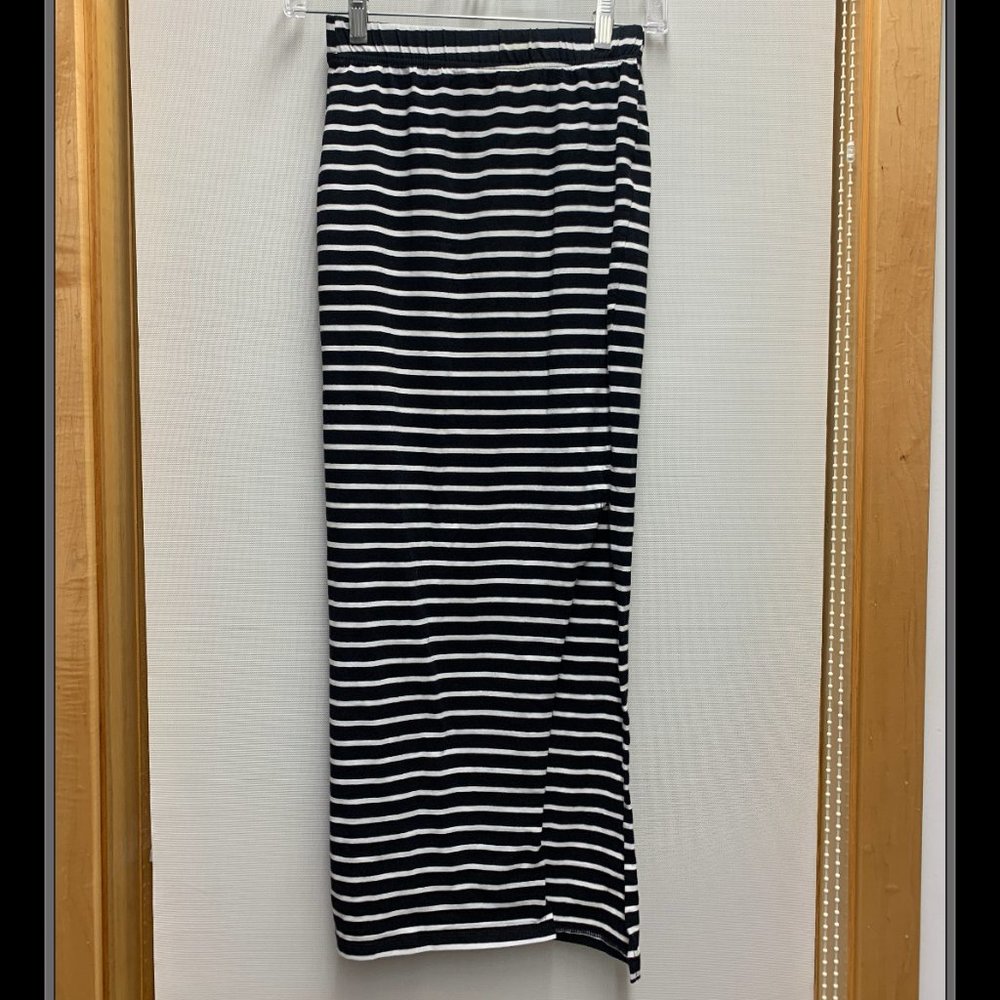 Black and White Stripped Midi Skirt